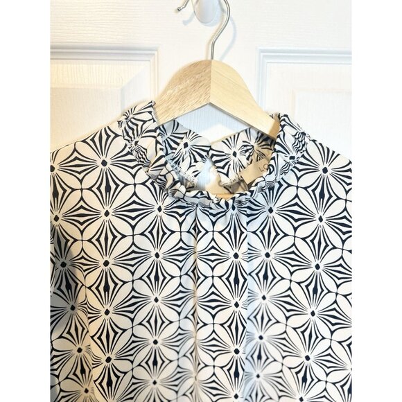 Loft Navy And White Geometric Design Short Sleeve Blouse XL Key Hole Mock Neck - Picture 4 of 8